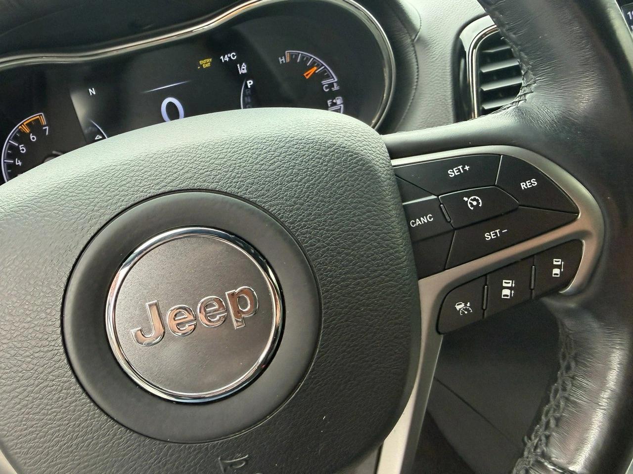 Jeep Grand Cherokee - Zdjęcie 16