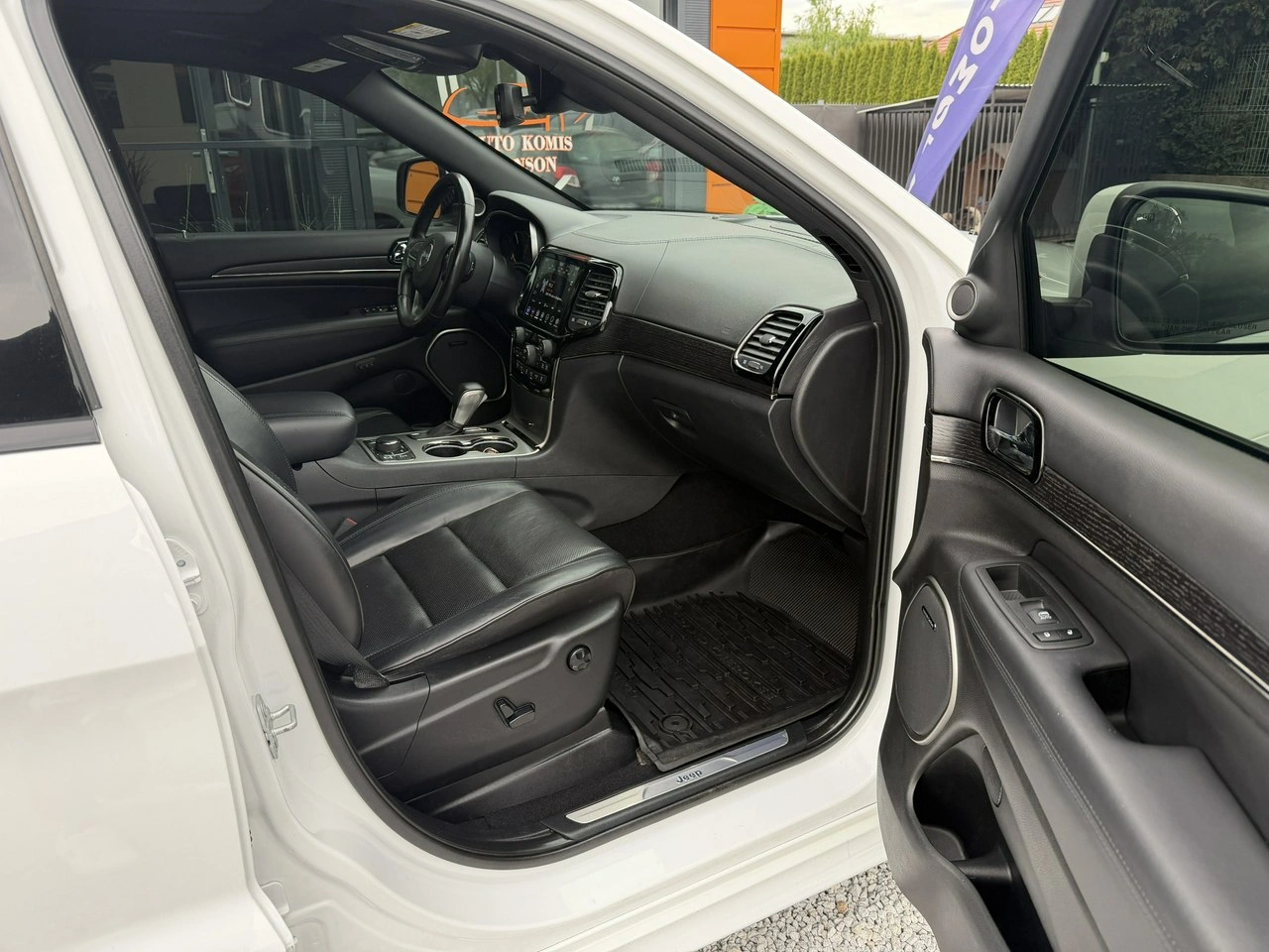 Jeep Grand Cherokee - Zdjęcie 23