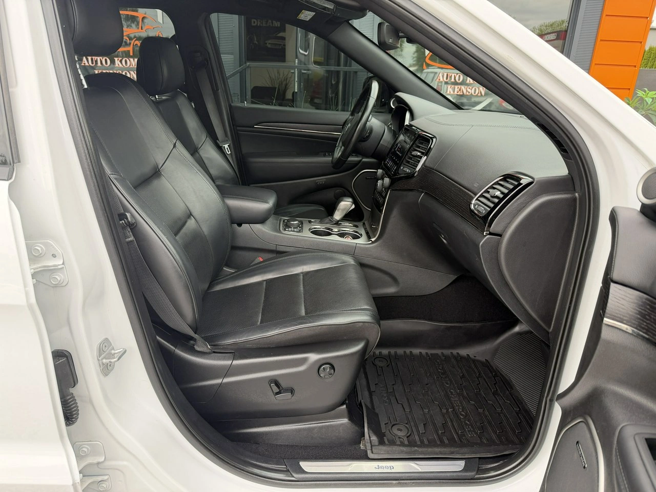 Jeep Grand Cherokee - Zdjęcie 24