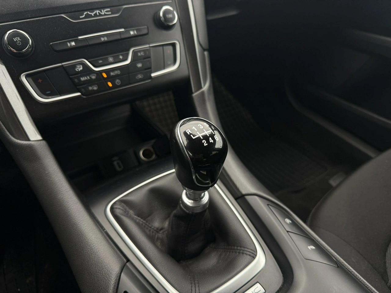 Ford Mondeo - Zdjęcie 11