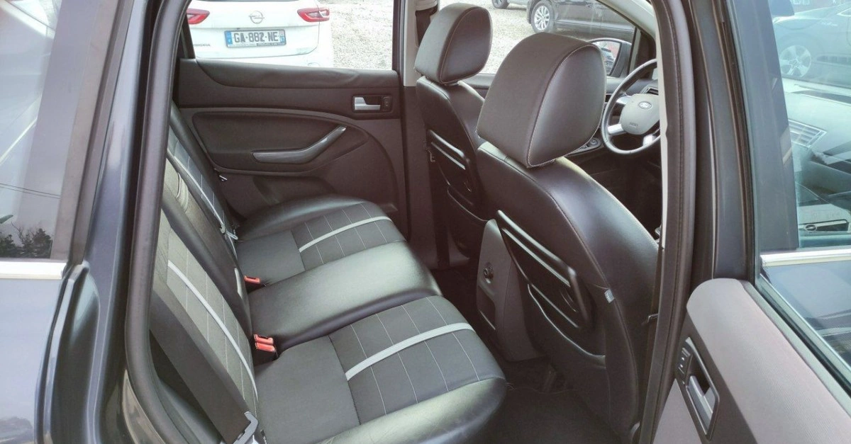 Ford Kuga - Zdjęcie 21