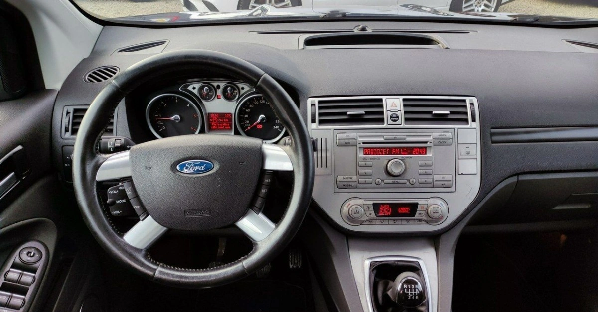 Ford Kuga - Zdjęcie 25