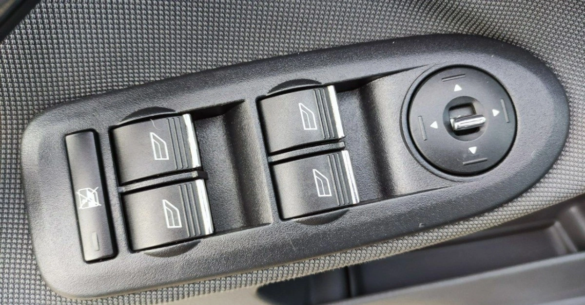 Ford Kuga - Zdjęcie 27