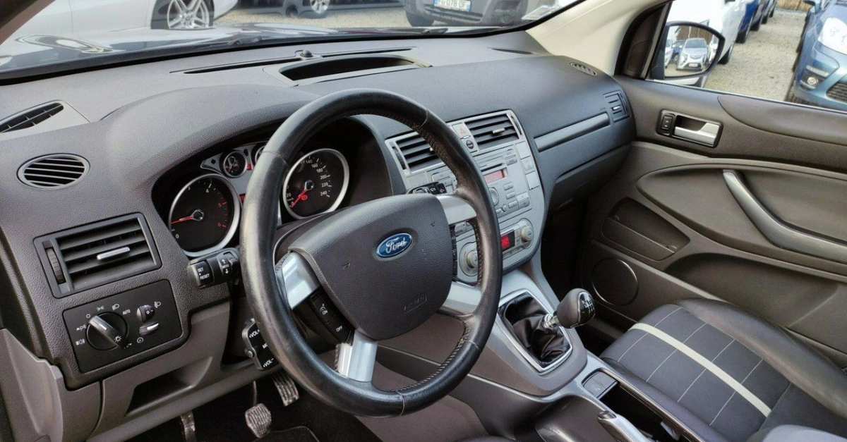 Ford Kuga - Zdjęcie 29