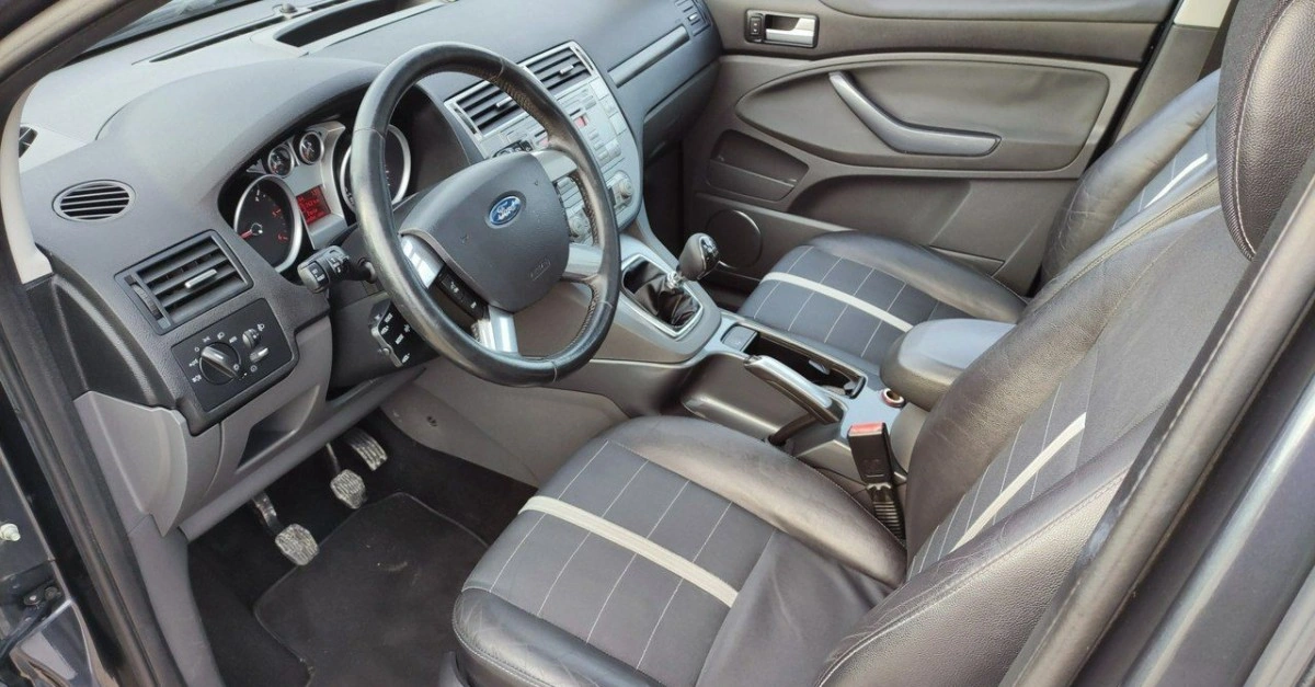 Ford Kuga - Zdjęcie 30