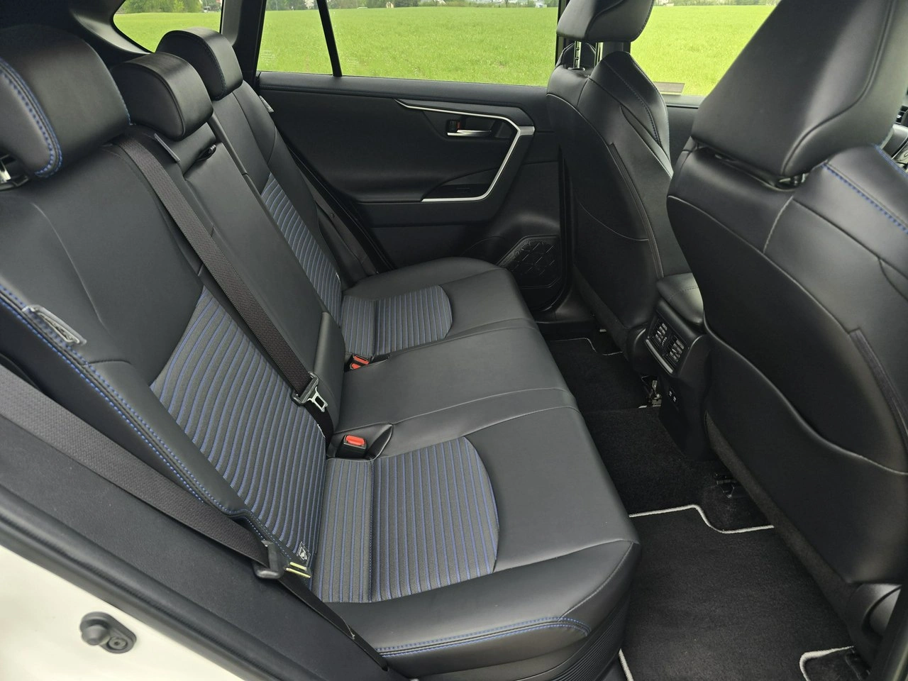 Toyota RAV-4 - Zdjęcie 14