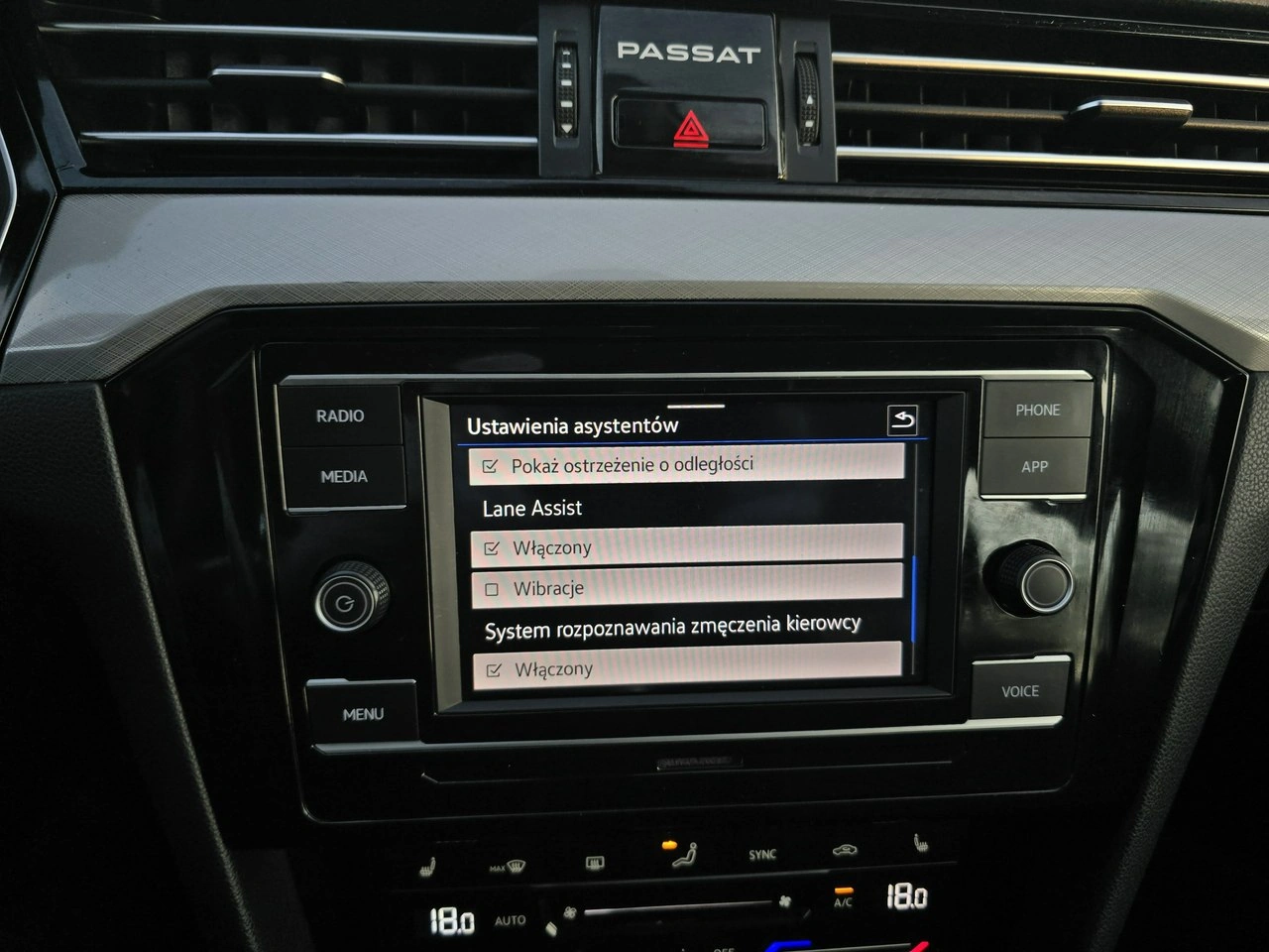 Volkswagen Passat - Zdjęcie 24