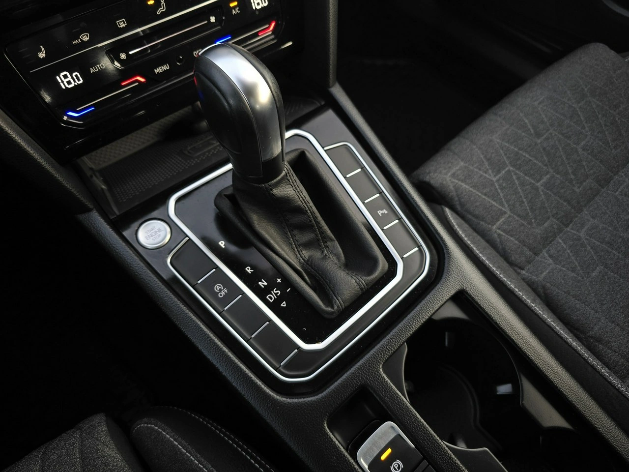 Volkswagen Passat - Zdjęcie 25