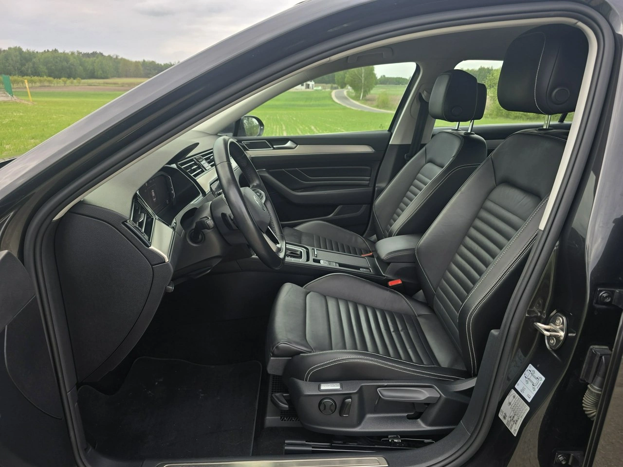 Volkswagen Passat - Zdjęcie 12