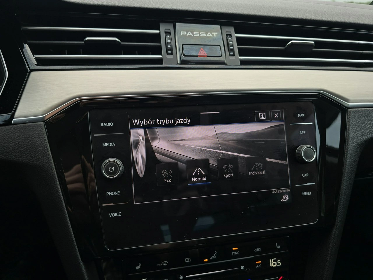 Volkswagen Passat - Zdjęcie 28