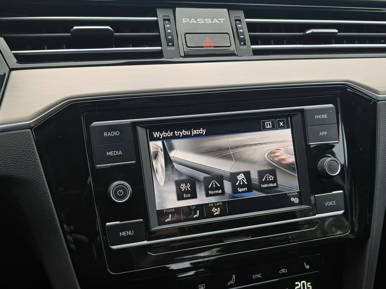 Volkswagen Passat - Zdjęcie 24