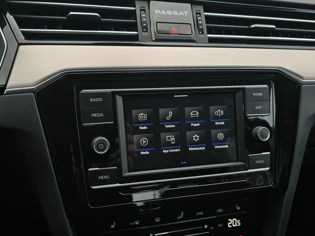 Volkswagen Passat - Zdjęcie 25