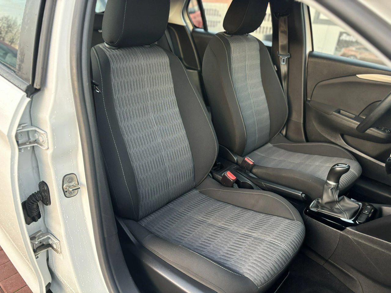 Opel Corsa - Zdjęcie 25