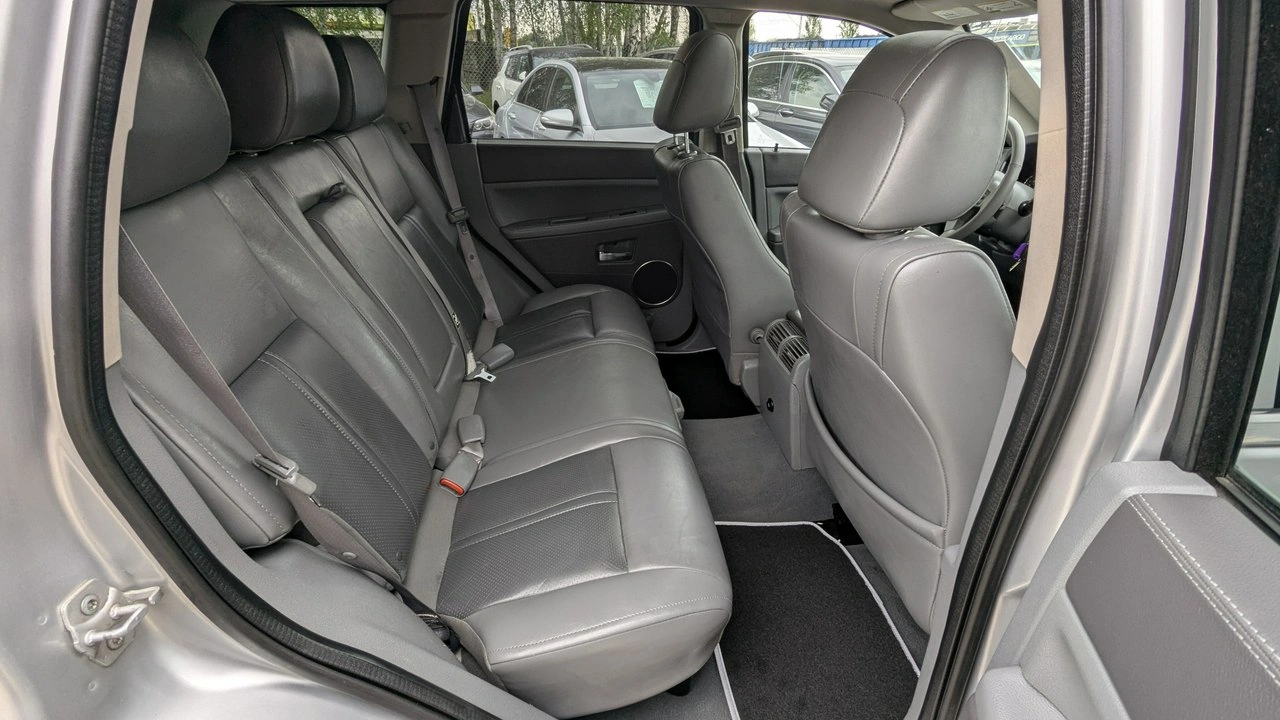 Jeep Grand Cherokee - Zdjęcie 17