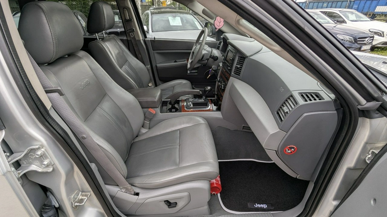 Jeep Grand Cherokee - Zdjęcie 18