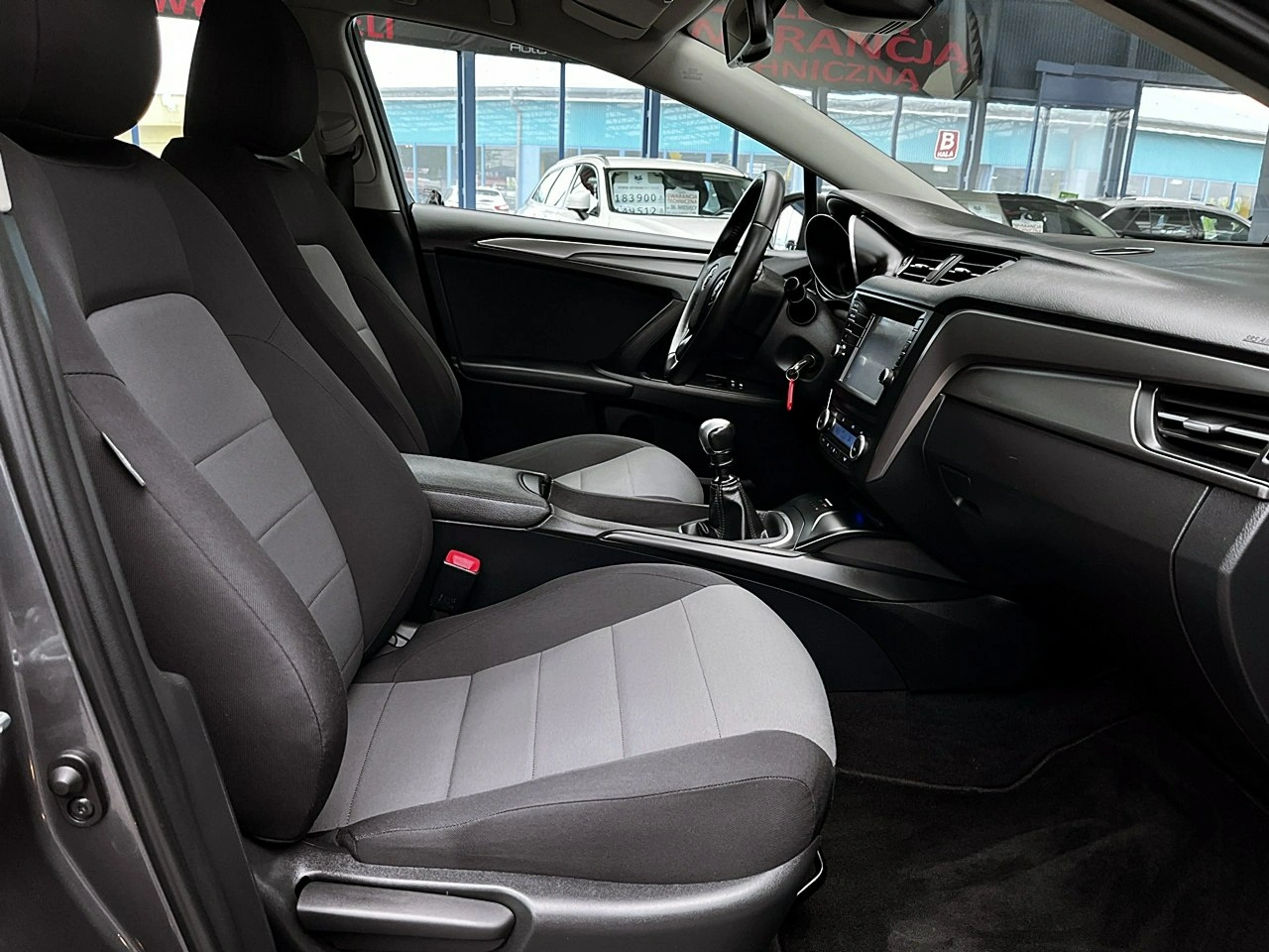 Toyota Avensis - Zdjęcie 10