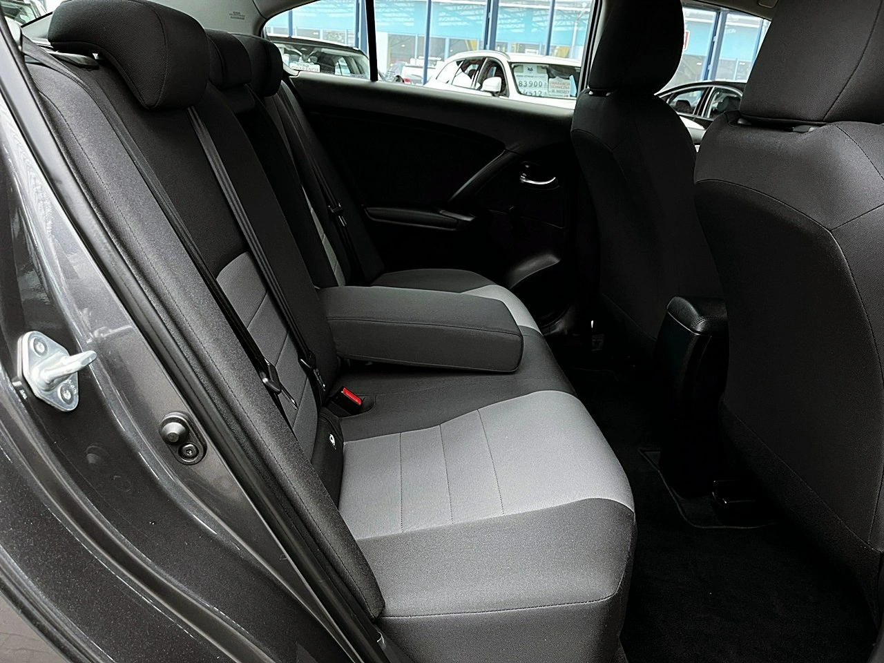 Toyota Avensis - Zdjęcie 11