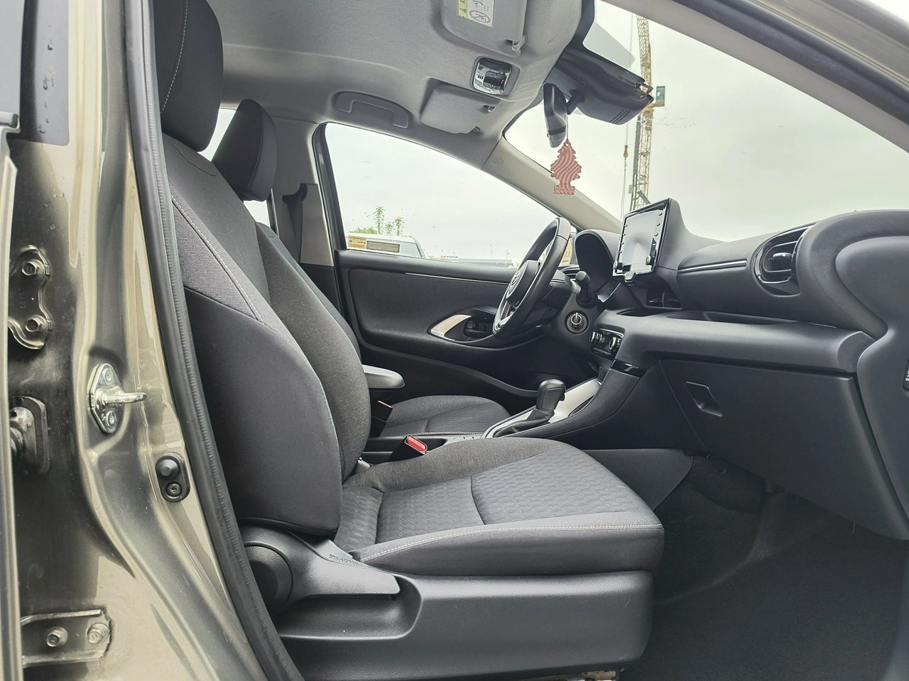 Toyota Yaris - Zdjęcie 12