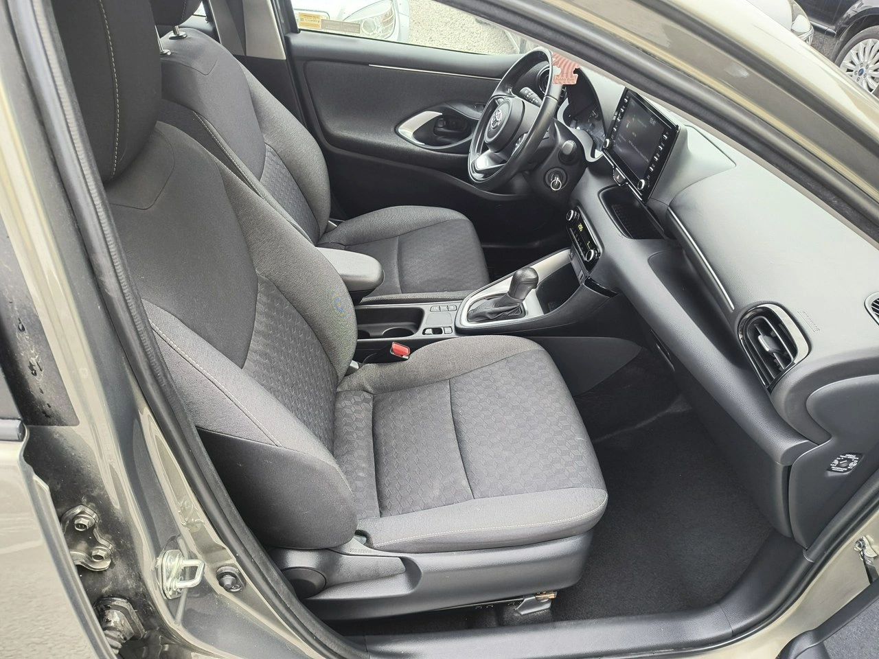 Toyota Yaris - Zdjęcie 13