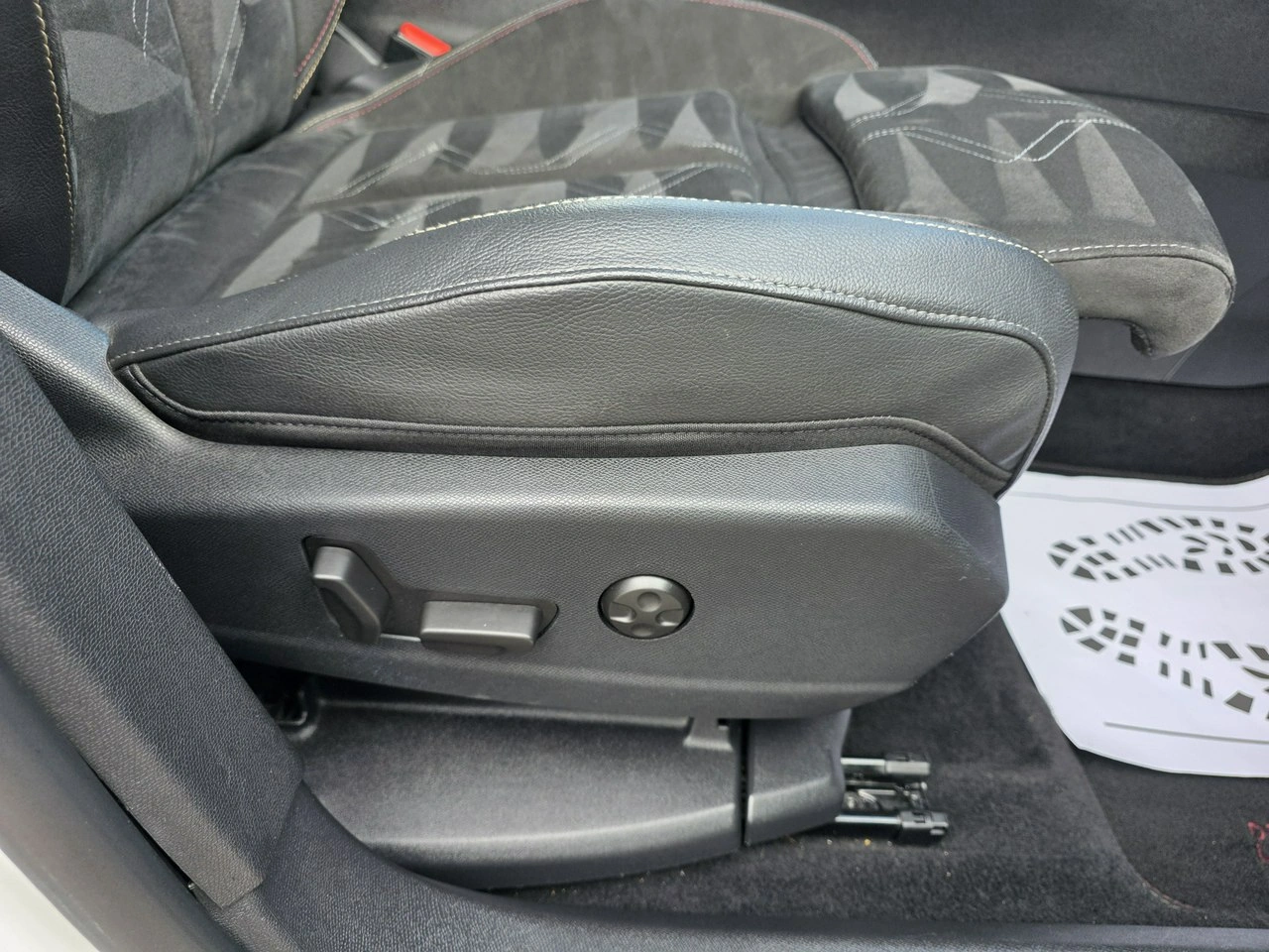 DS Automobiles DS 7 Crossback - Zdjęcie 22