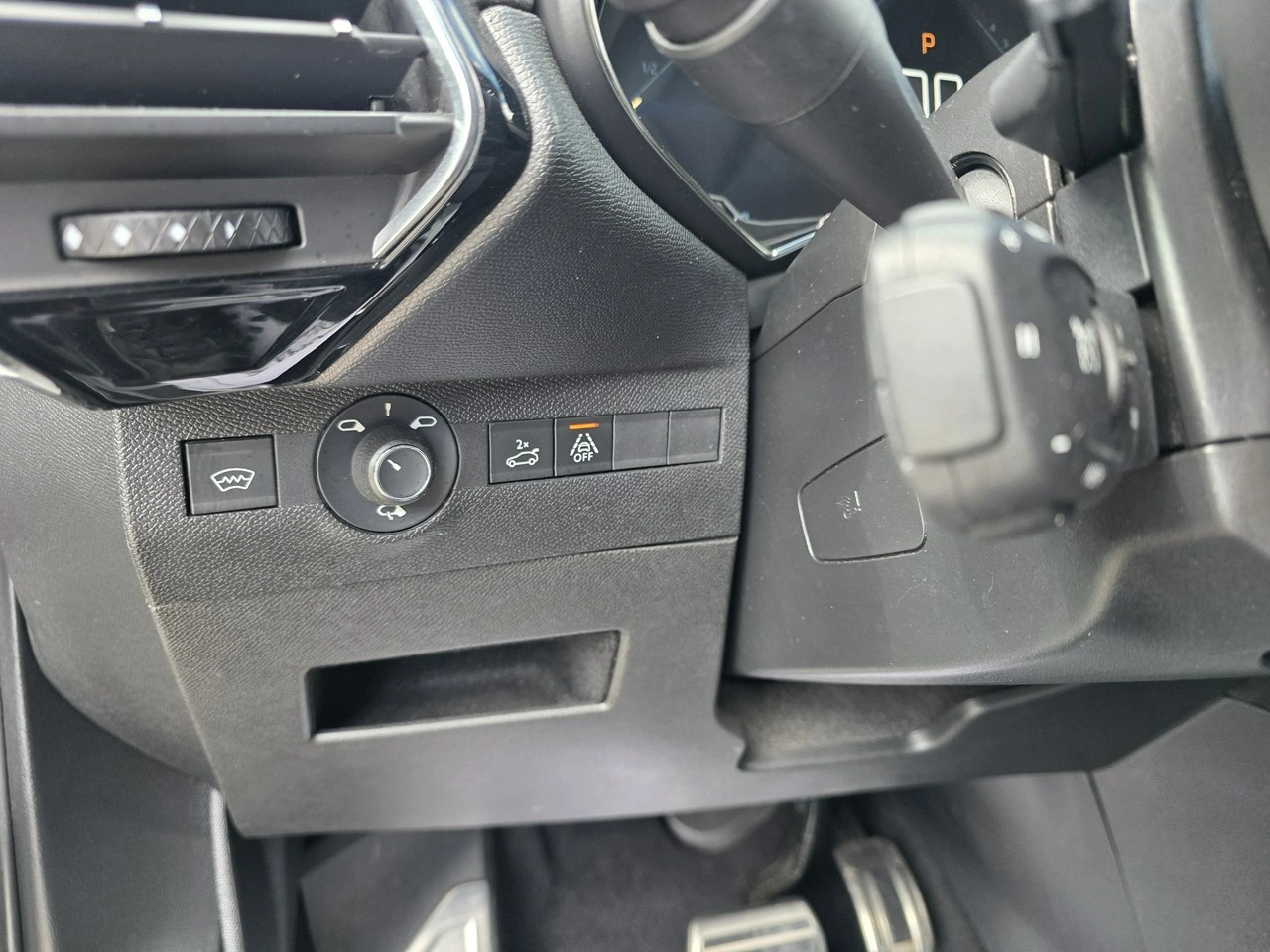 DS Automobiles DS 7 Crossback - Zdjęcie 31