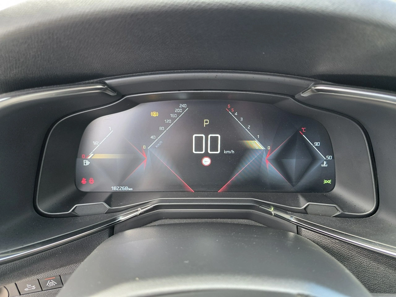 DS Automobiles DS 7 Crossback - Zdjęcie 32