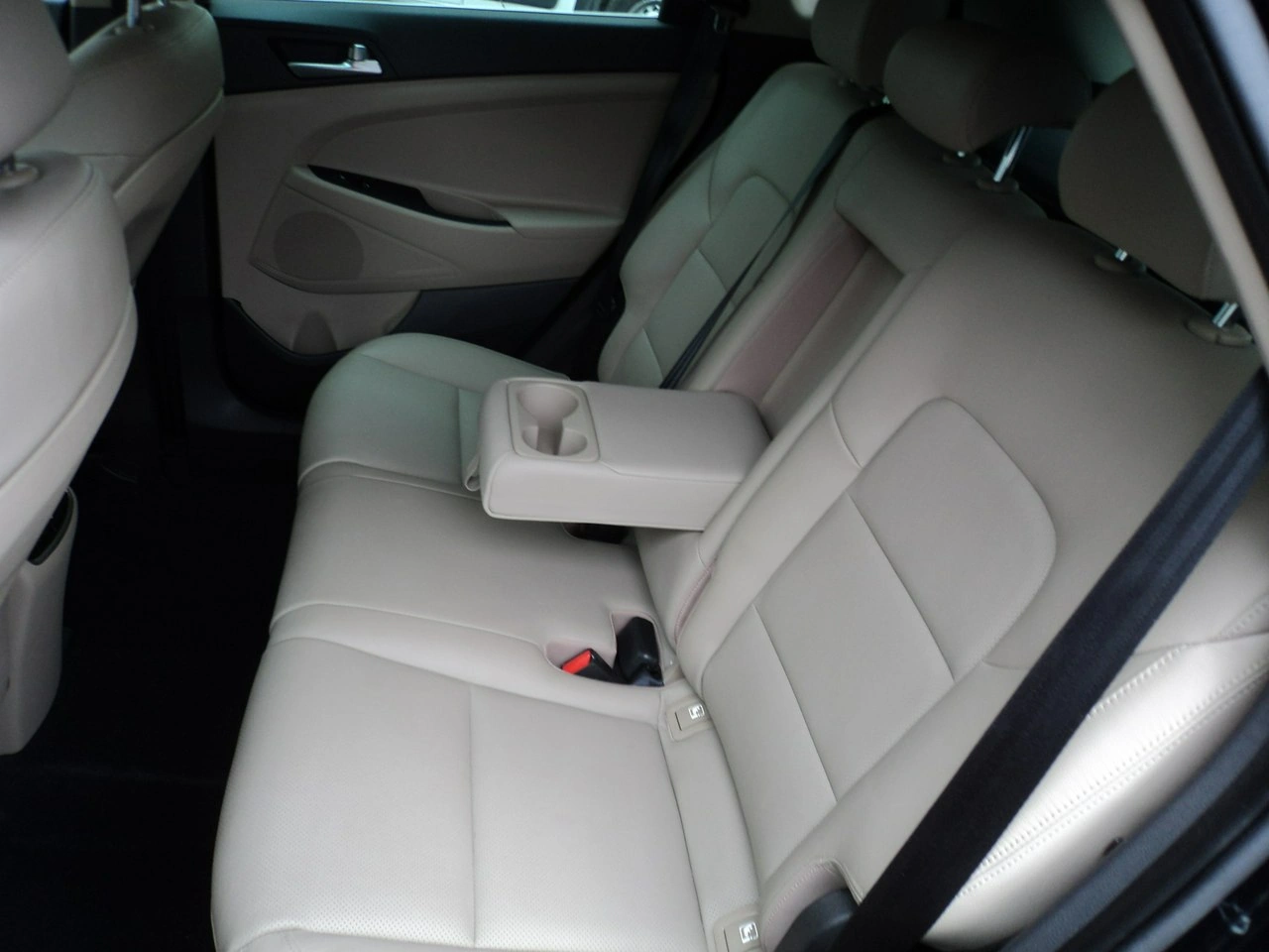 Hyundai Tucson - Zdjęcie 8