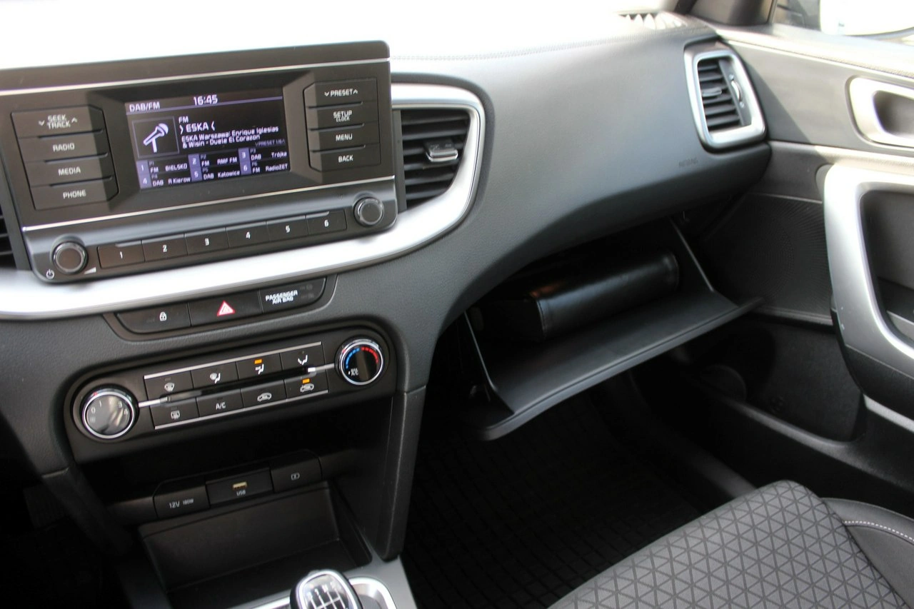 Kia Ceed - Zdjęcie 21