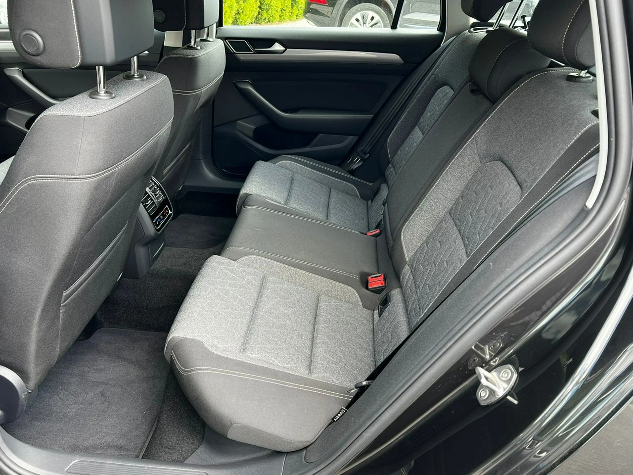 Volkswagen Passat - Zdjęcie 14