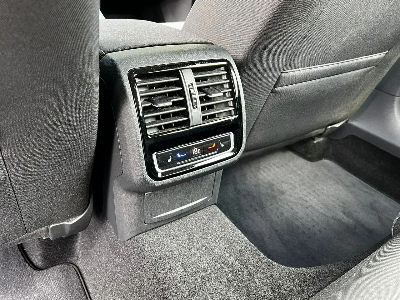 Volkswagen Passat - Zdjęcie 15