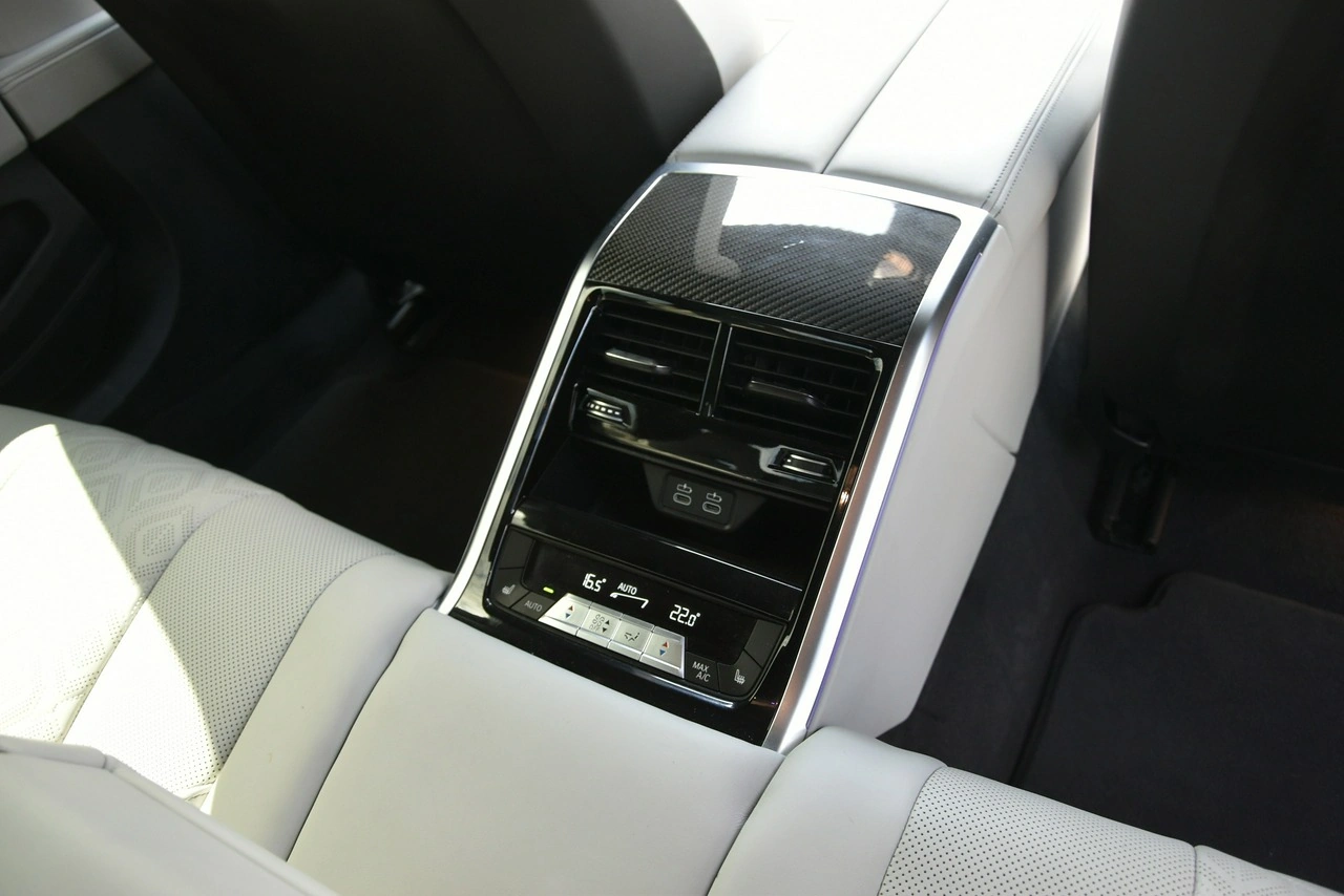 BMW M8 - Zdjęcie 36