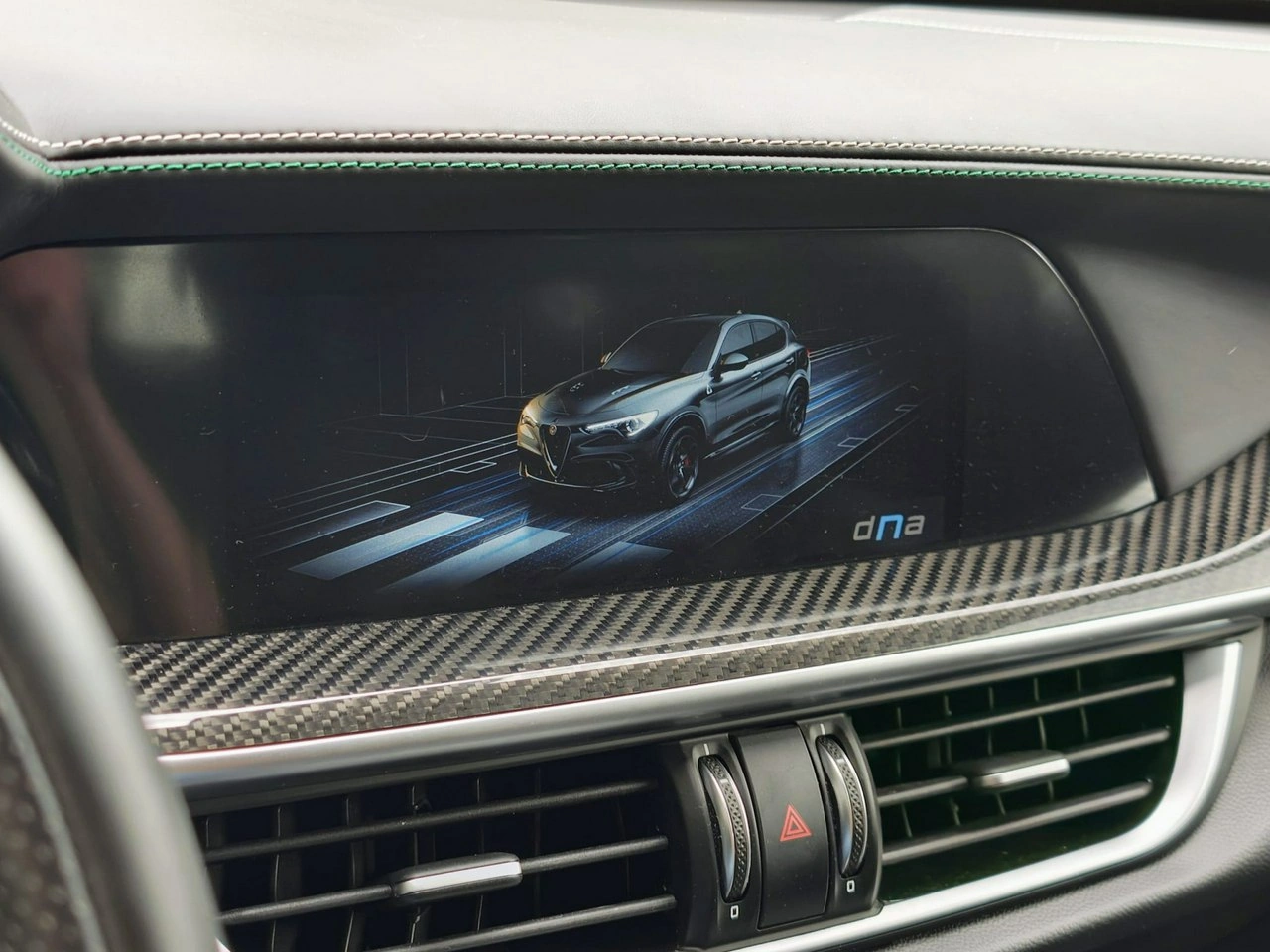 Alfa Romeo Stelvio - Zdjęcie 19