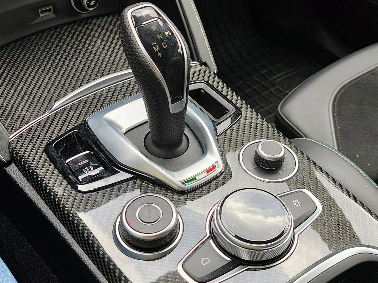 Alfa Romeo Stelvio - Zdjęcie 22