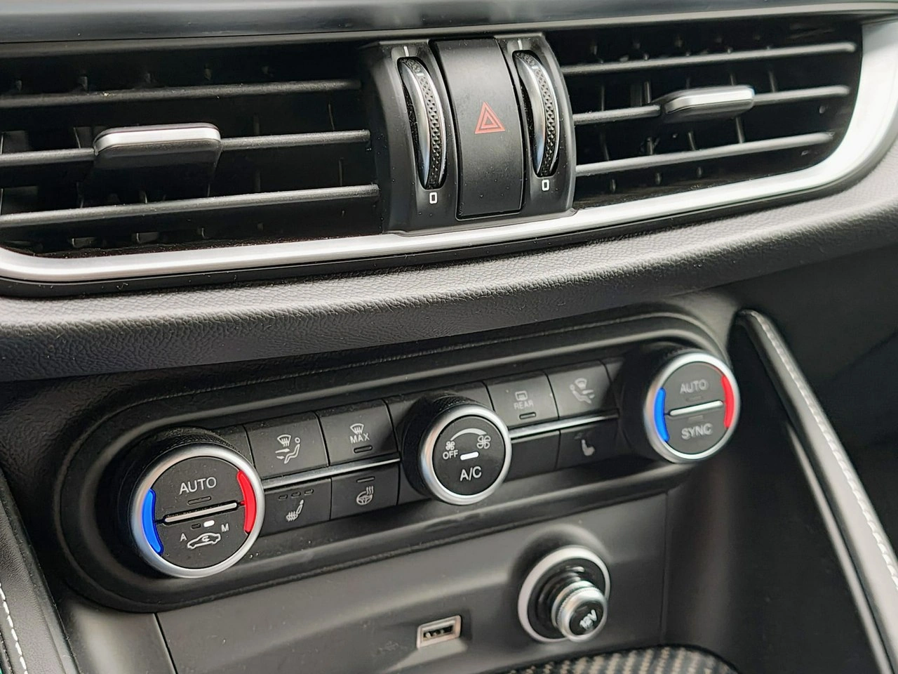 Alfa Romeo Stelvio - Zdjęcie 23