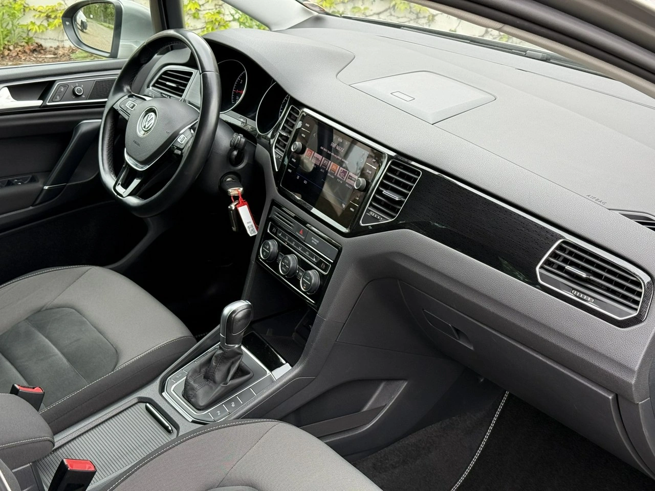 Volkswagen Golf Sportsvan - Zdjęcie 18