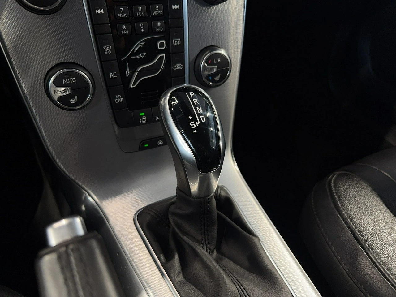 Volvo V40 - Zdjęcie 23