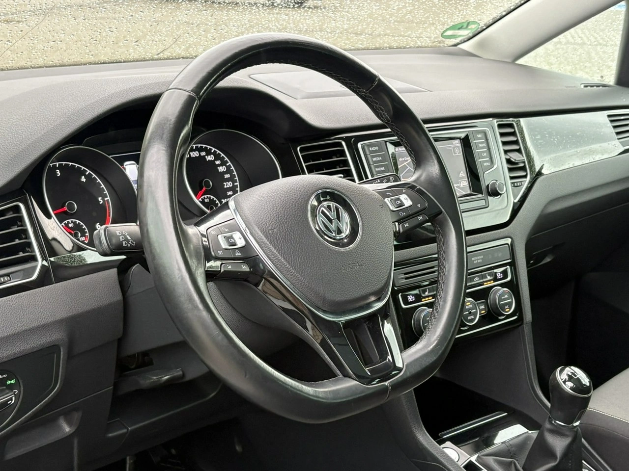Volkswagen Golf Sportsvan - Zdjęcie 20