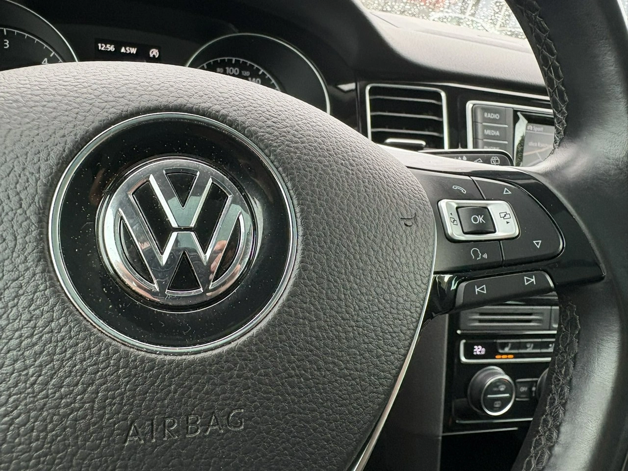 Volkswagen Golf Sportsvan - Zdjęcie 27
