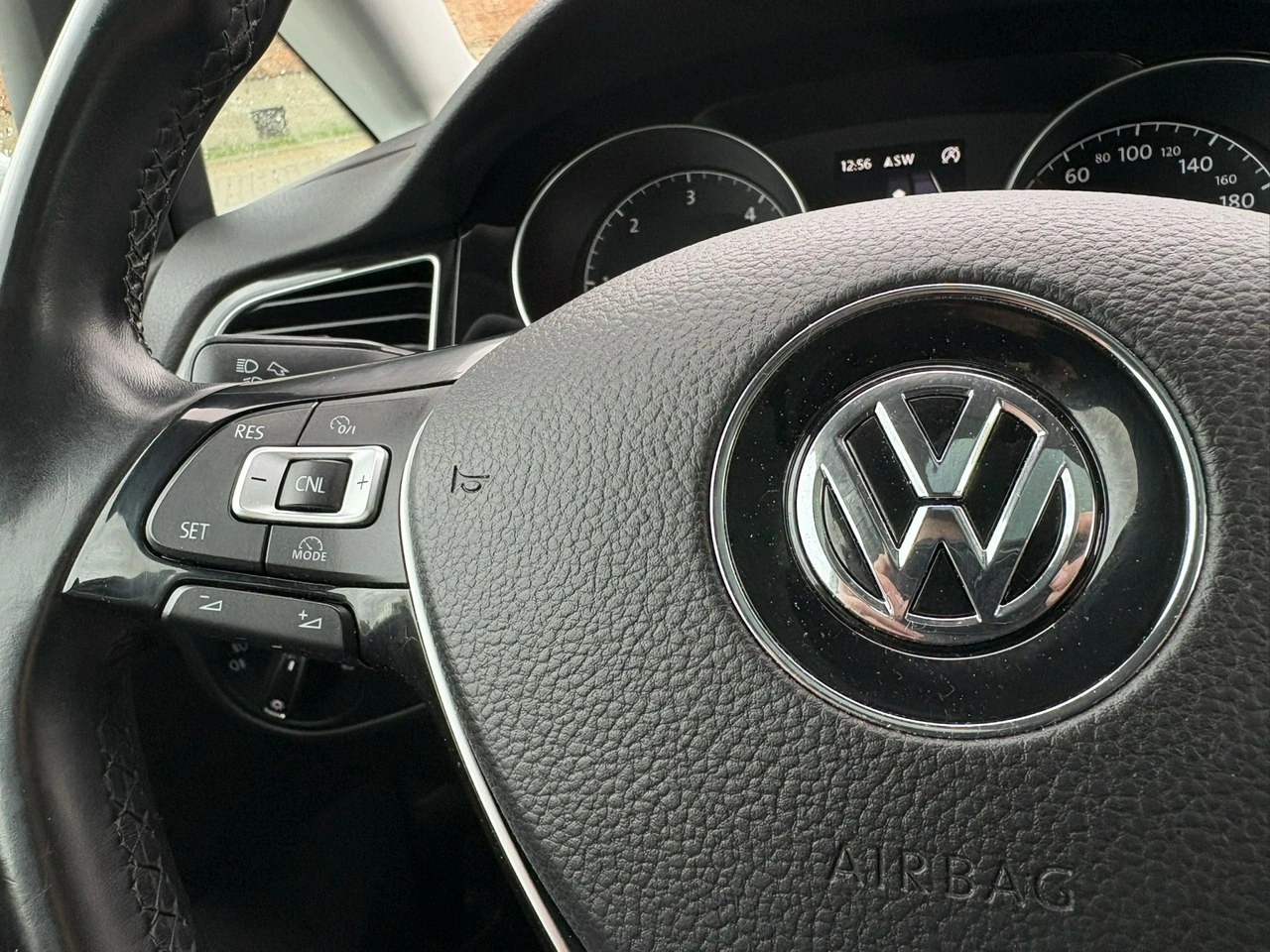 Volkswagen Golf Sportsvan - Zdjęcie 28