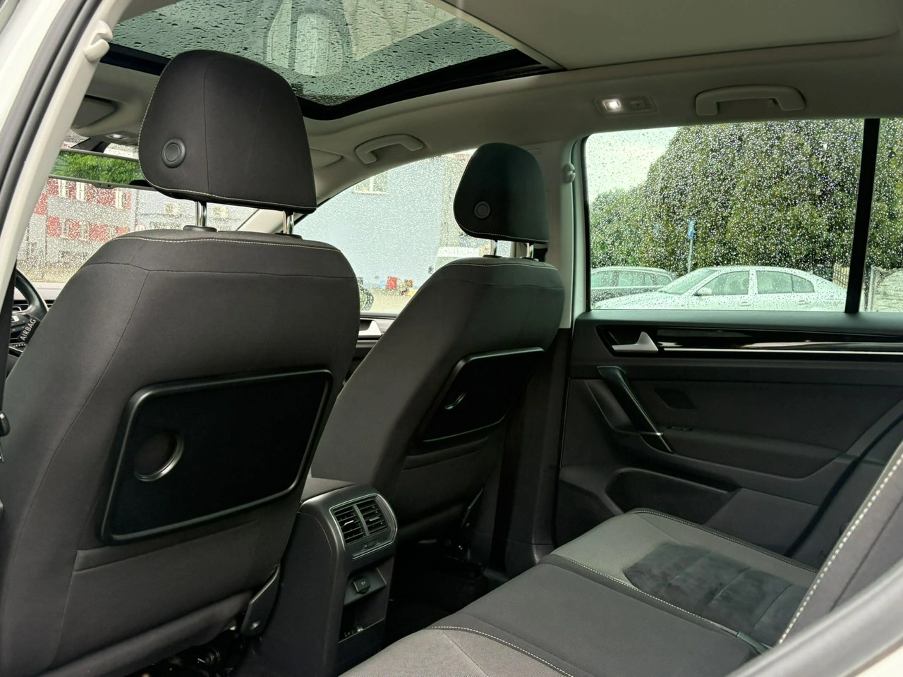 Volkswagen Golf Sportsvan - Zdjęcie 8