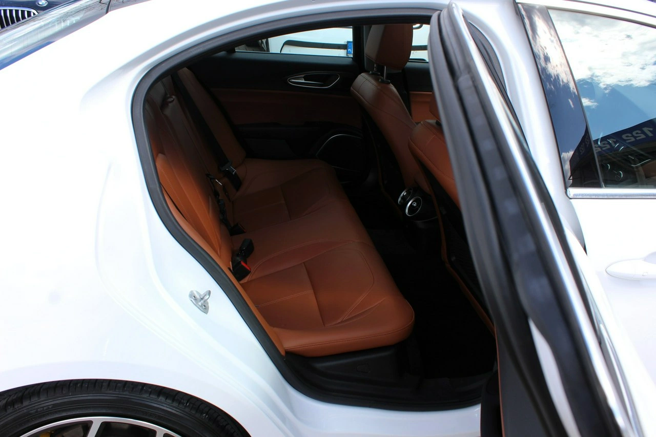 Alfa Romeo Giulia - Zdjęcie 12
