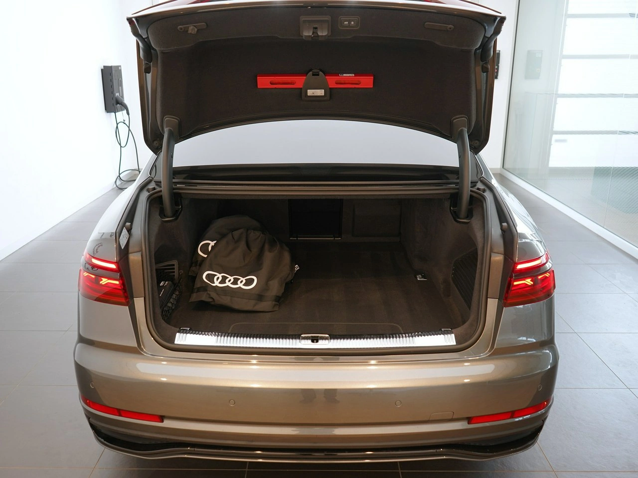 Audi A8 - Zdjęcie 10