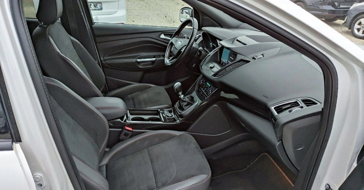 Ford Kuga - Zdjęcie 25