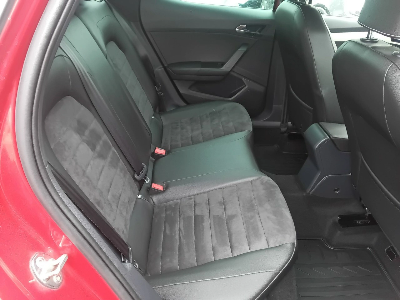 Seat Arona - Zdjęcie 9