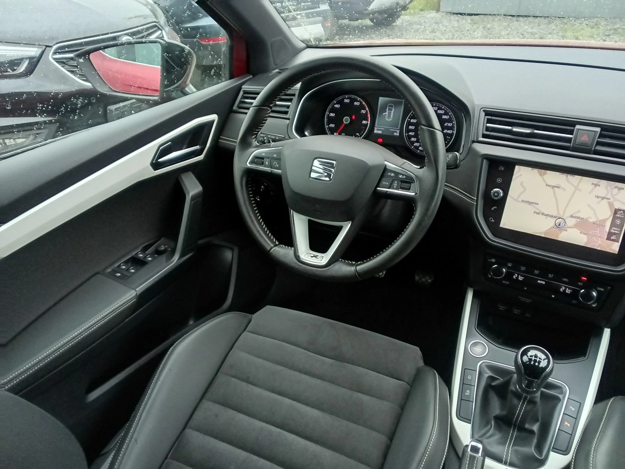 Seat Arona - Zdjęcie 10