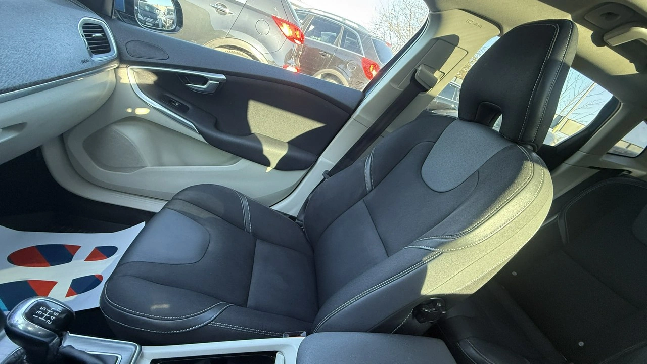 Volvo V40 - Zdjęcie 22