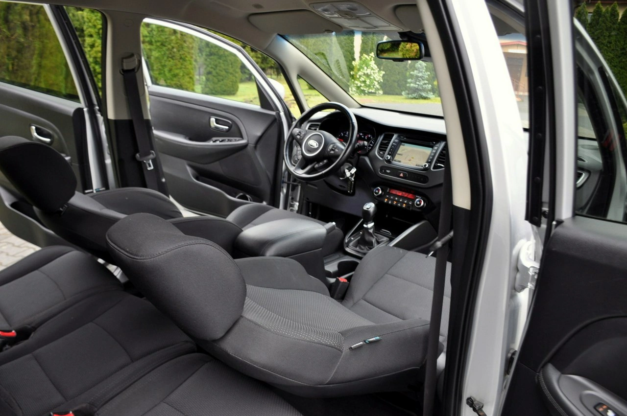 Kia Carens - Zdjęcie 23