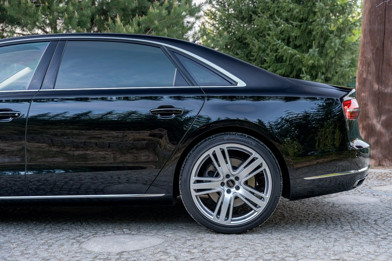 Audi A8 - Zdjęcie 17