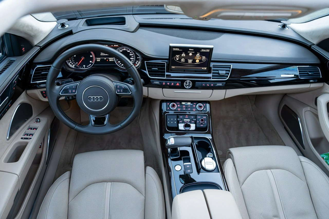 Audi A8 - Zdjęcie 42