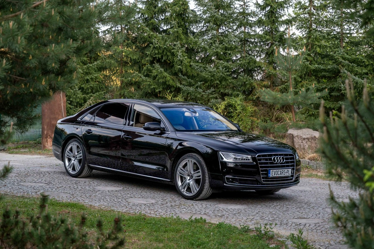 Audi A8 - Główne zdjęcie